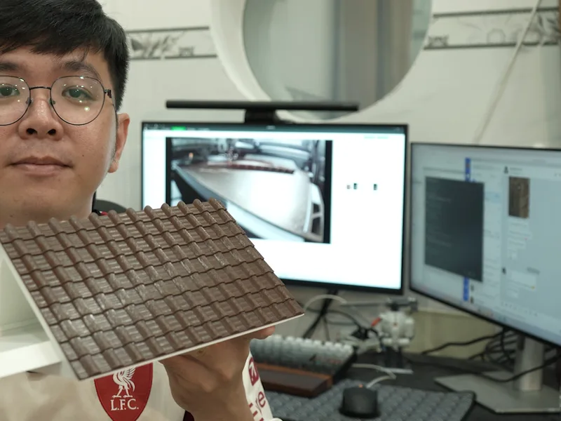 Tay cầm một mái che tổ ong in 3D màu nâu, mặt trên lợp ngói